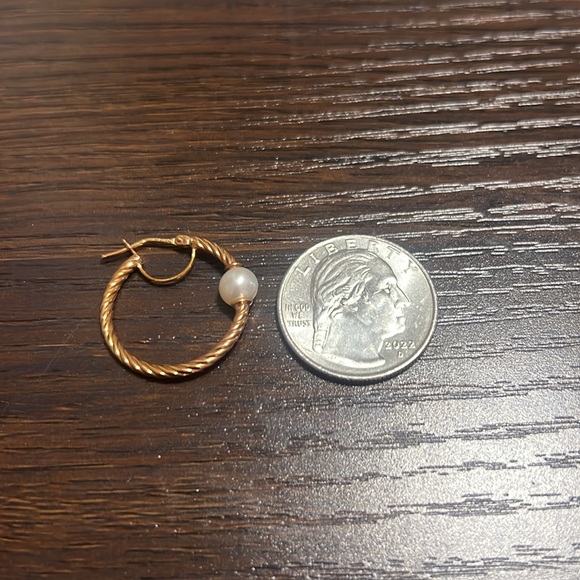 14k gold Pearl earrings - Picture 3 of 3